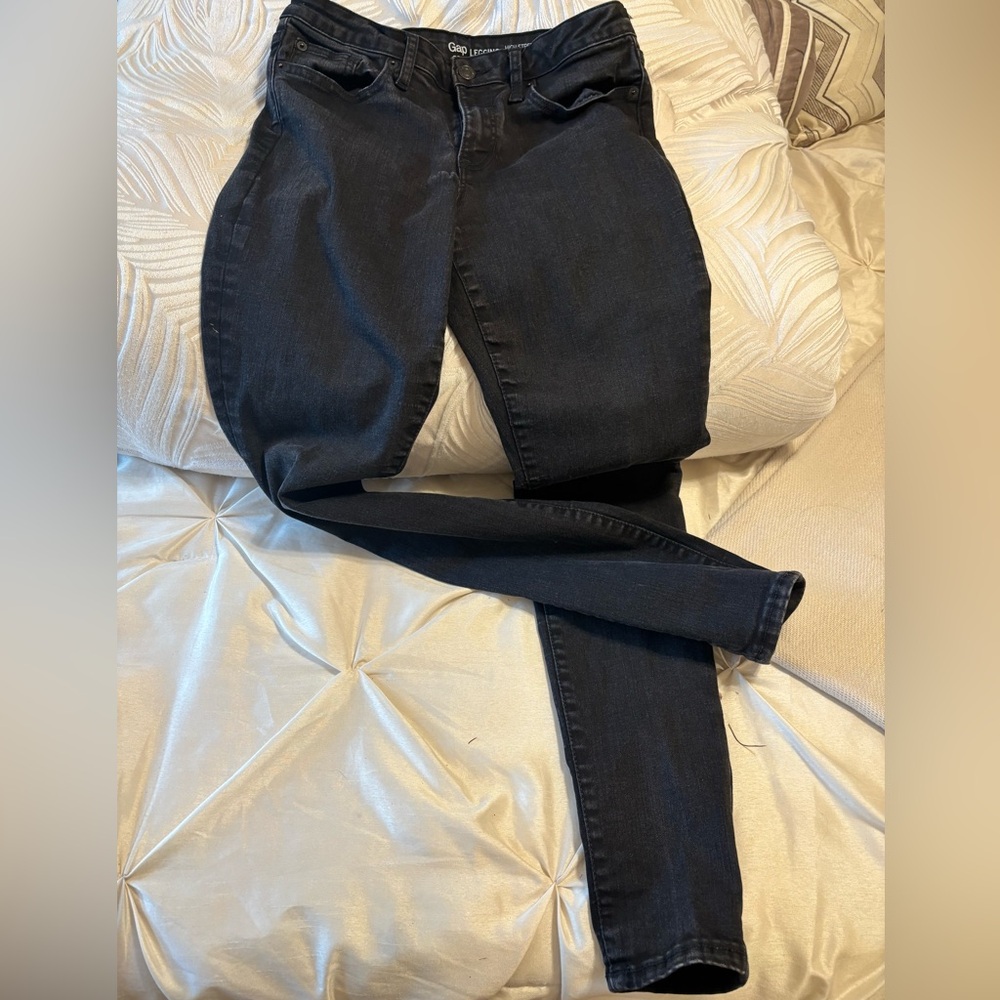 Women’s black GAP legging jeans